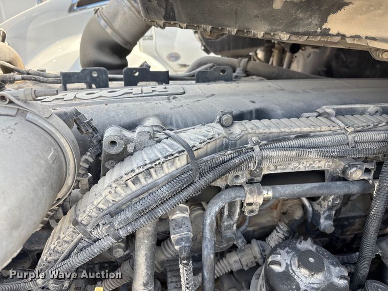 image for item EF1091 2016 Kenworth T680 semi truck