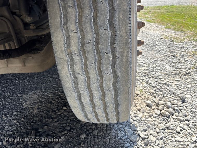 image for item EF1091 2016 Kenworth T680 semi truck