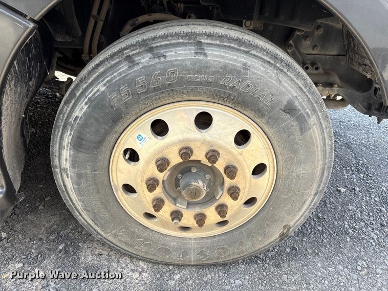 image for item EF1091 2016 Kenworth T680 semi truck