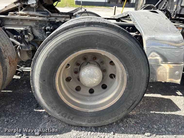 image for item EF1091 2016 Kenworth T680 semi truck