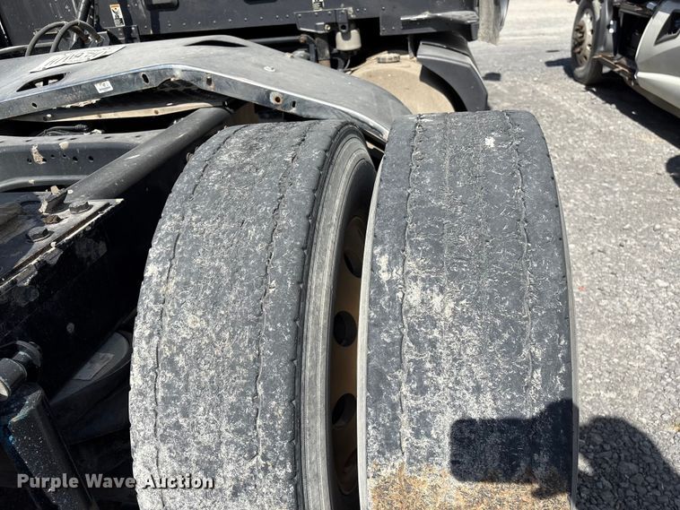 image for item EF1091 2016 Kenworth T680 semi truck
