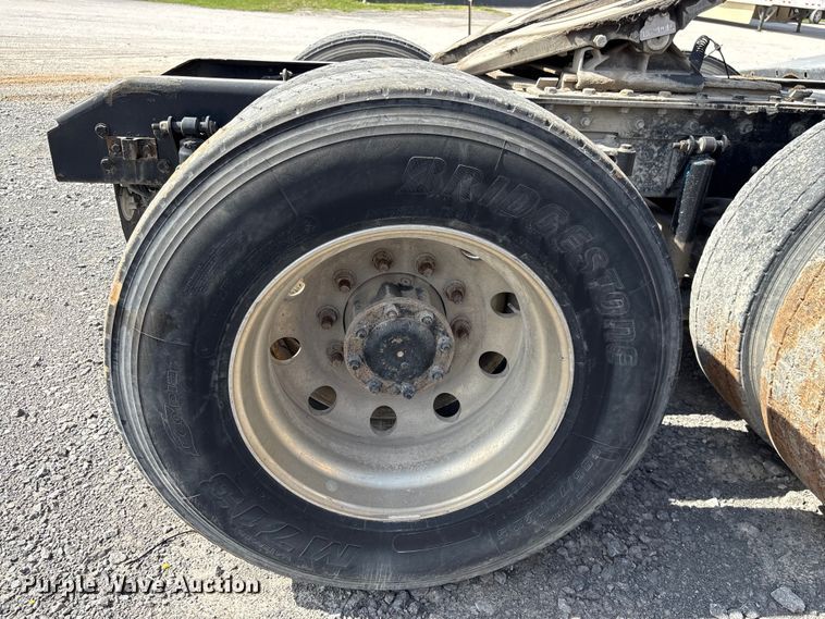 image for item EF1091 2016 Kenworth T680 semi truck