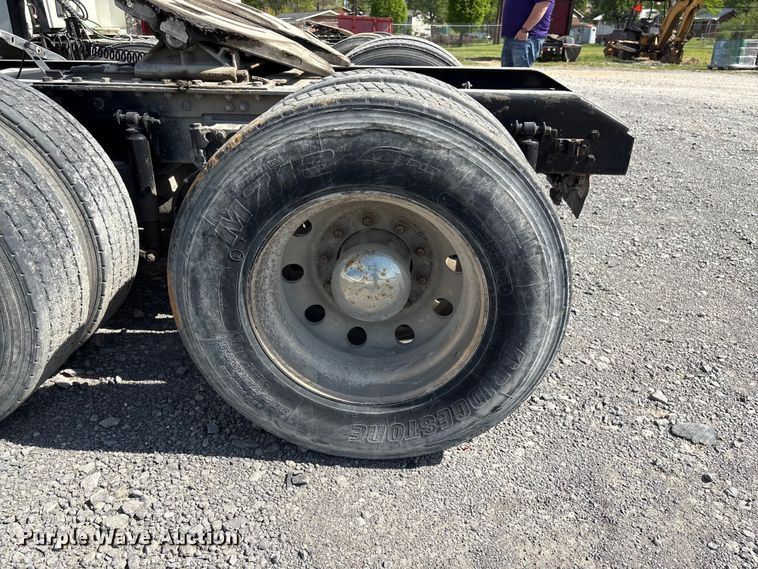 image for item EF1091 2016 Kenworth T680 semi truck