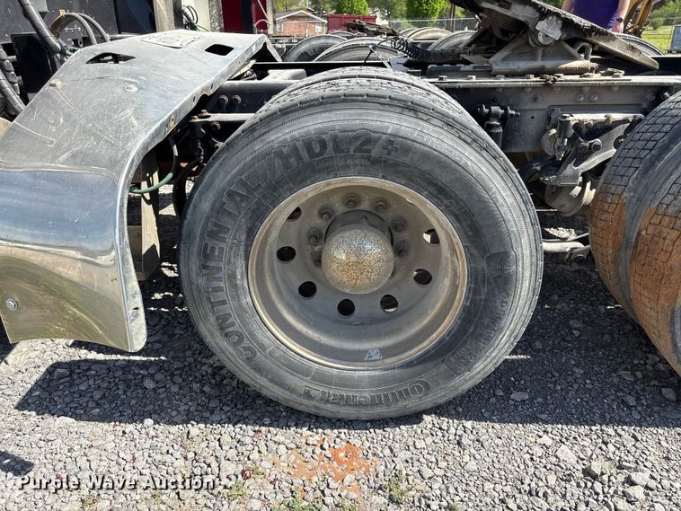 image for item EF1091 2016 Kenworth T680 semi truck