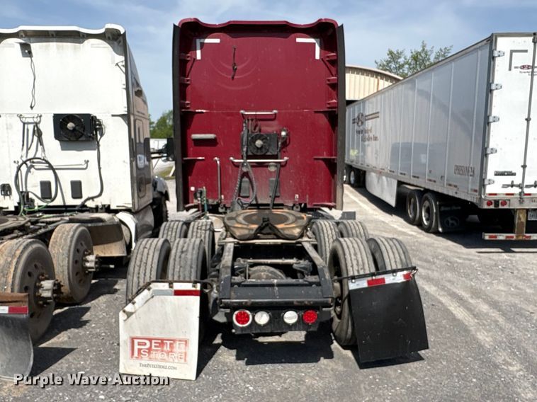image for item EF1092 2015 Kenworth T680 semi truck