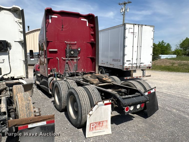 image for item EF1092 2015 Kenworth T680 semi truck
