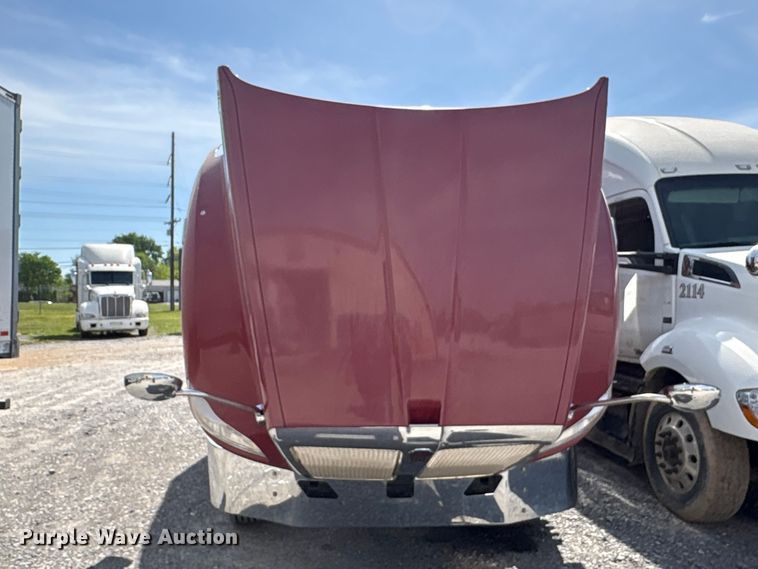image for item EF1092 2015 Kenworth T680 semi truck