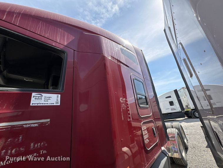 image for item EF1092 2015 Kenworth T680 semi truck