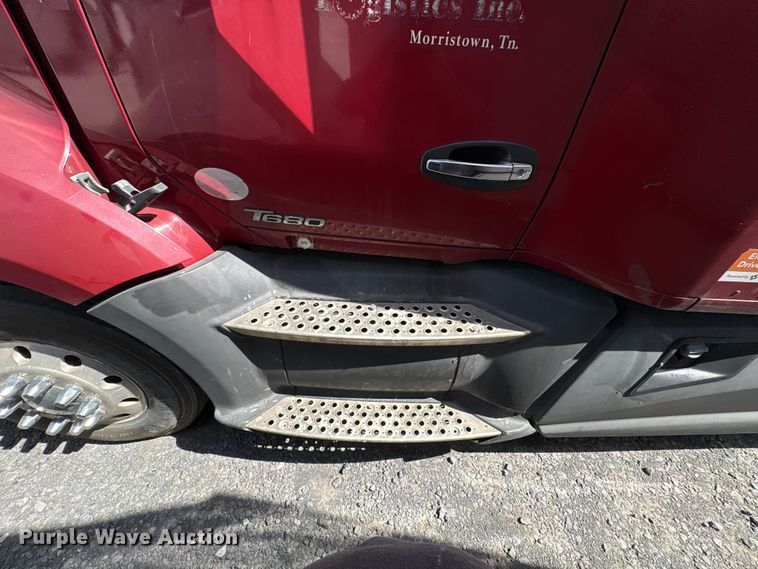 image for item EF1092 2015 Kenworth T680 semi truck