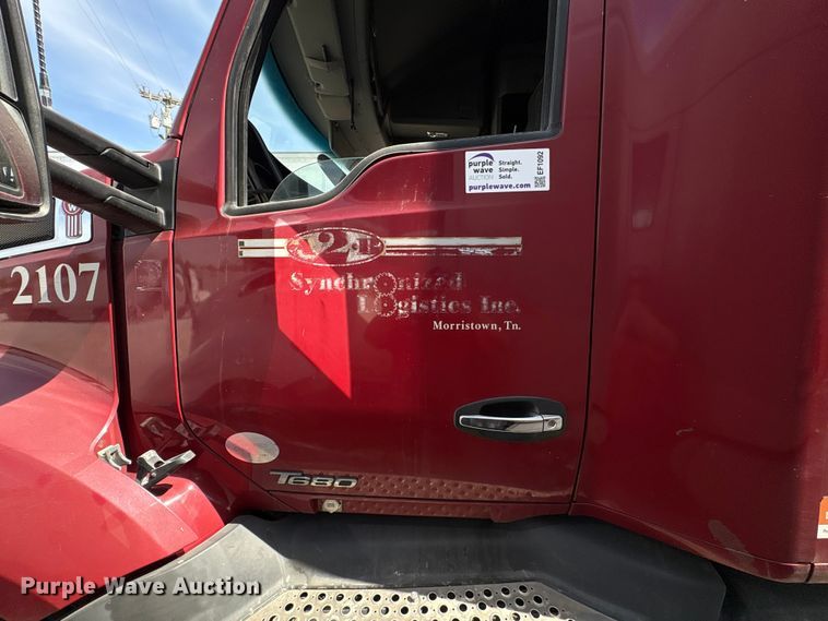 image for item EF1092 2015 Kenworth T680 semi truck
