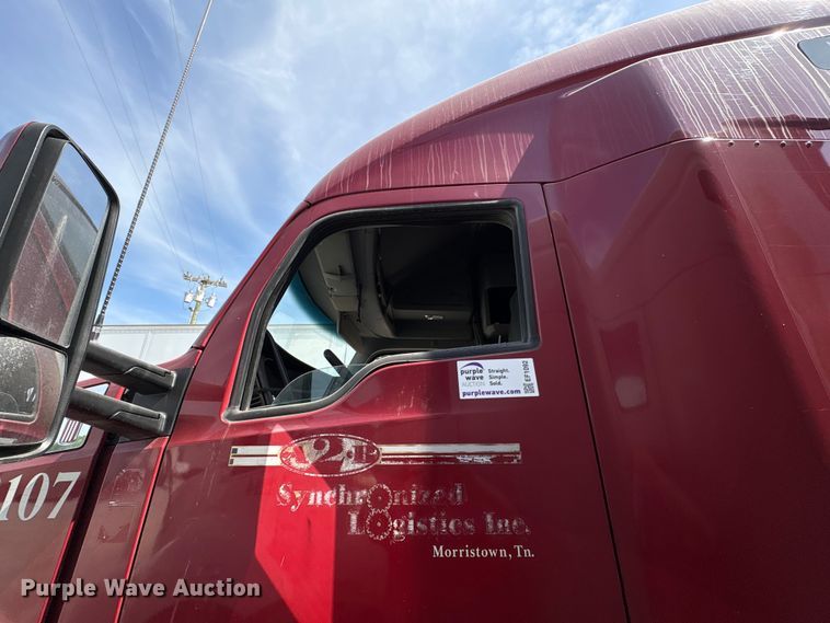 image for item EF1092 2015 Kenworth T680 semi truck