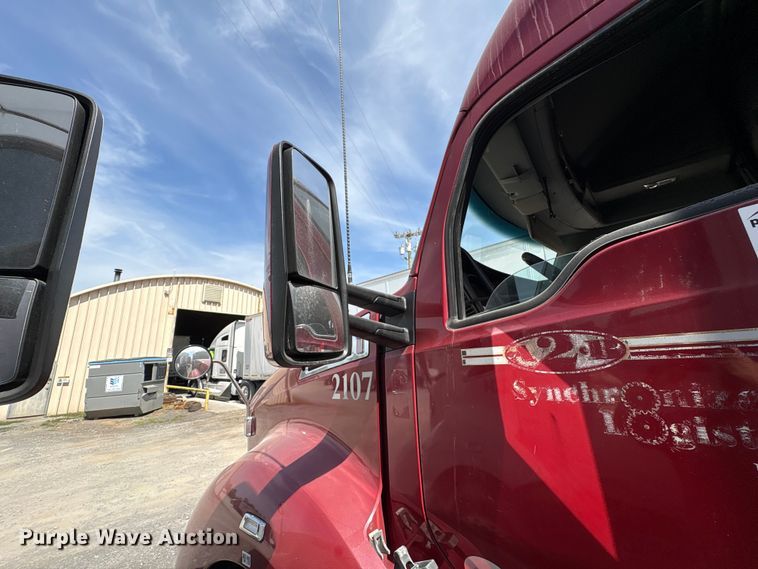 image for item EF1092 2015 Kenworth T680 semi truck