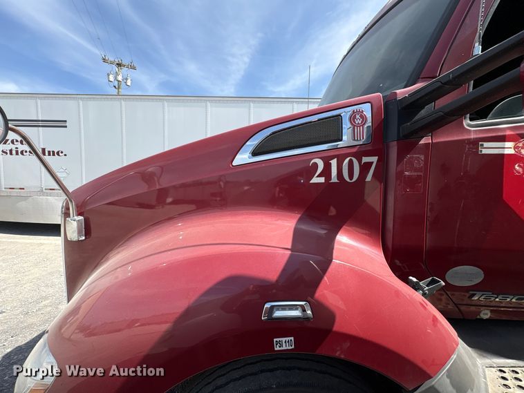 image for item EF1092 2015 Kenworth T680 semi truck