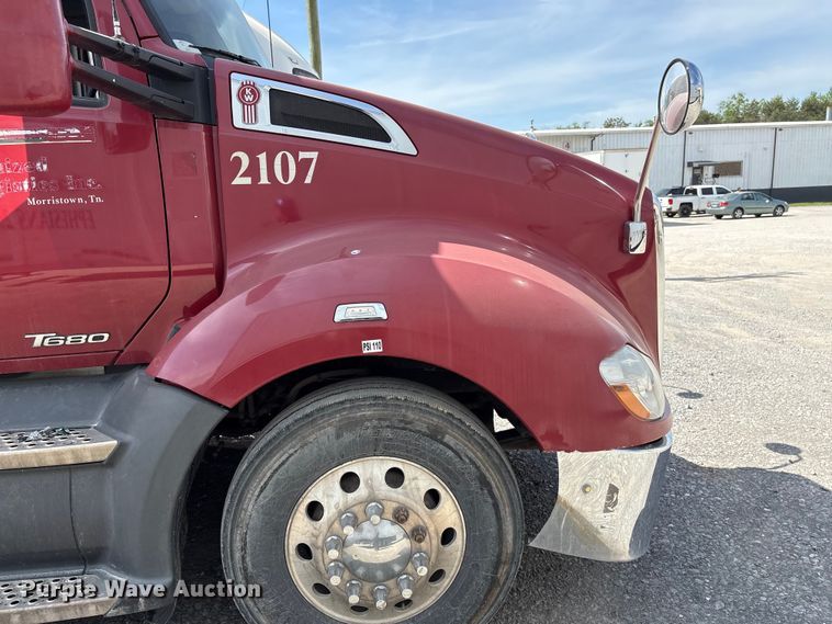 image for item EF1092 2015 Kenworth T680 semi truck