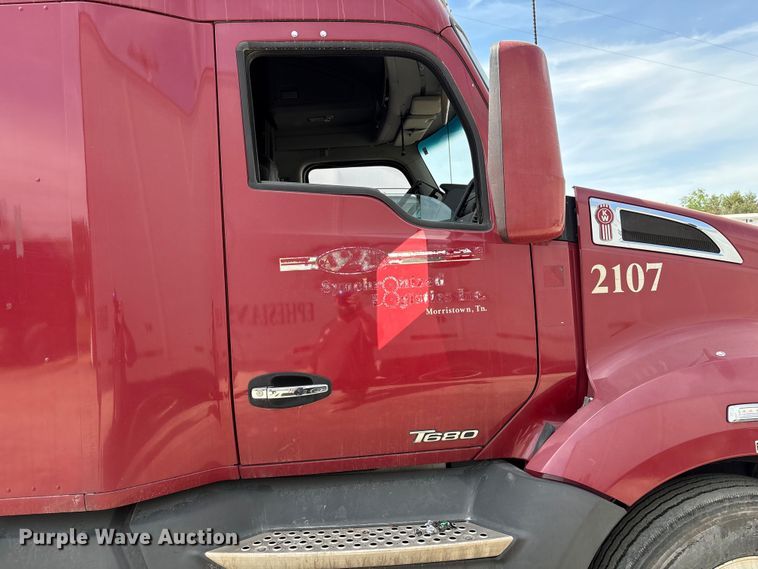 image for item EF1092 2015 Kenworth T680 semi truck