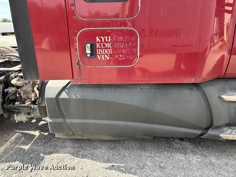 image for item EF1092 2015 Kenworth T680 semi truck