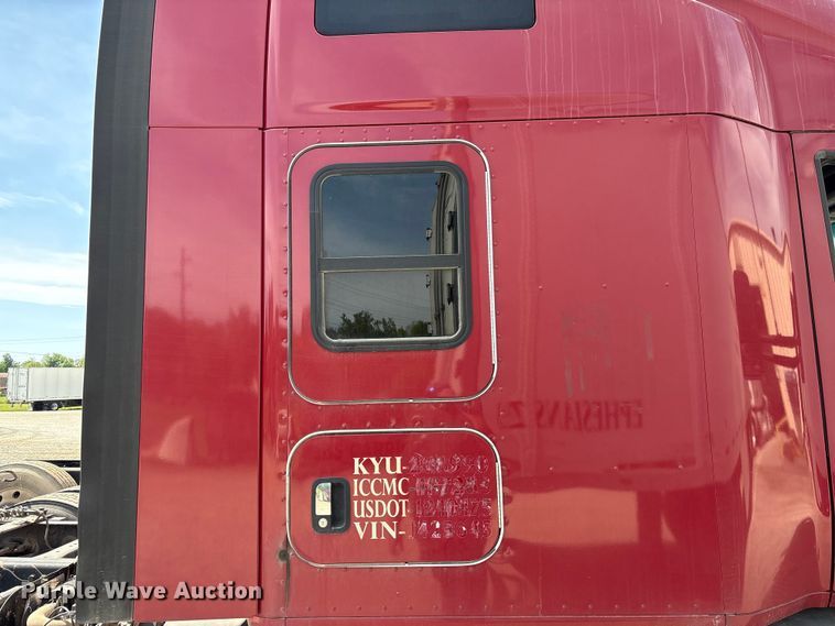 image for item EF1092 2015 Kenworth T680 semi truck