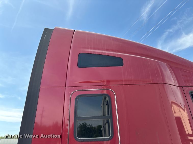 image for item EF1092 2015 Kenworth T680 semi truck