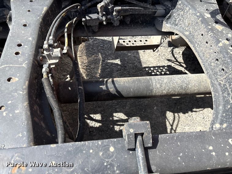 image for item EF1092 2015 Kenworth T680 semi truck