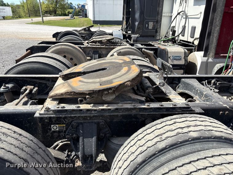 image for item EF1092 2015 Kenworth T680 semi truck