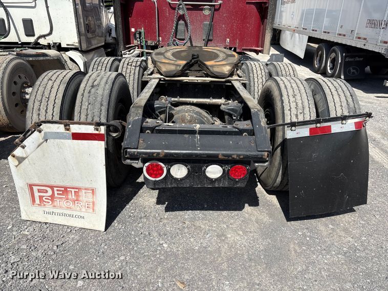 image for item EF1092 2015 Kenworth T680 semi truck