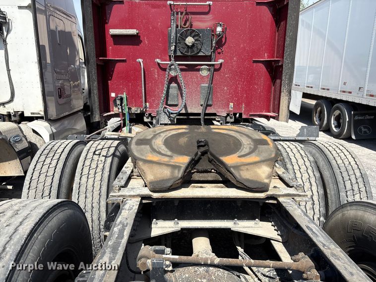 image for item EF1092 2015 Kenworth T680 semi truck