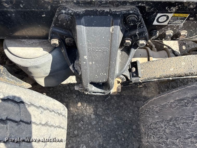 image for item EF1092 2015 Kenworth T680 semi truck