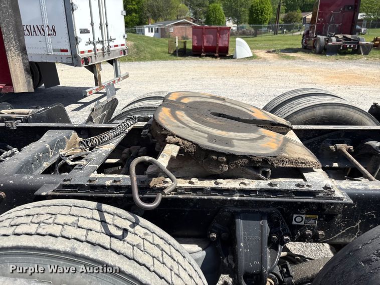 image for item EF1092 2015 Kenworth T680 semi truck