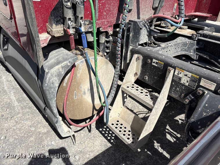 image for item EF1092 2015 Kenworth T680 semi truck