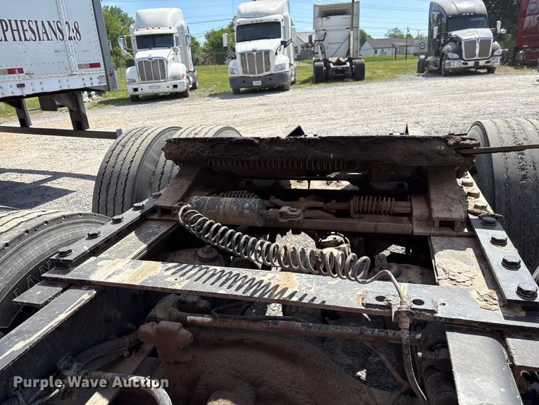 image for item EF1092 2015 Kenworth T680 semi truck