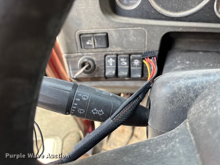 image for item EF1092 2015 Kenworth T680 semi truck