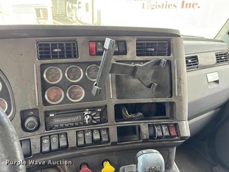 image for item EF1092 2015 Kenworth T680 semi truck