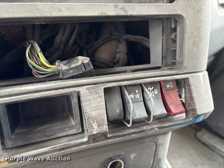 image for item EF1092 2015 Kenworth T680 semi truck