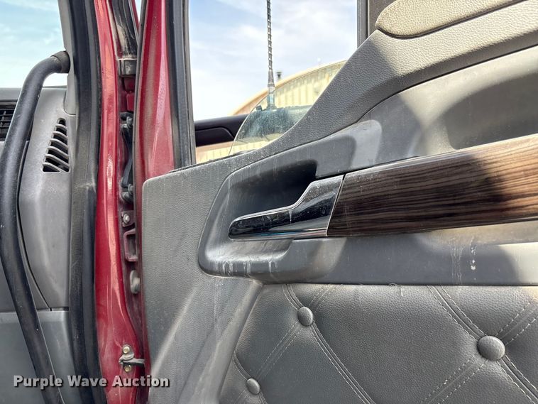 image for item EF1092 2015 Kenworth T680 semi truck