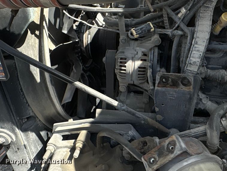 image for item EF1092 2015 Kenworth T680 semi truck