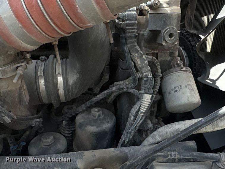 image for item EF1092 2015 Kenworth T680 semi truck