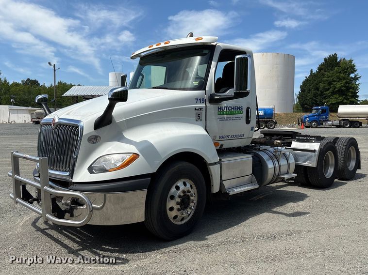 image for item EF1150 2018 International LT625 semi truck