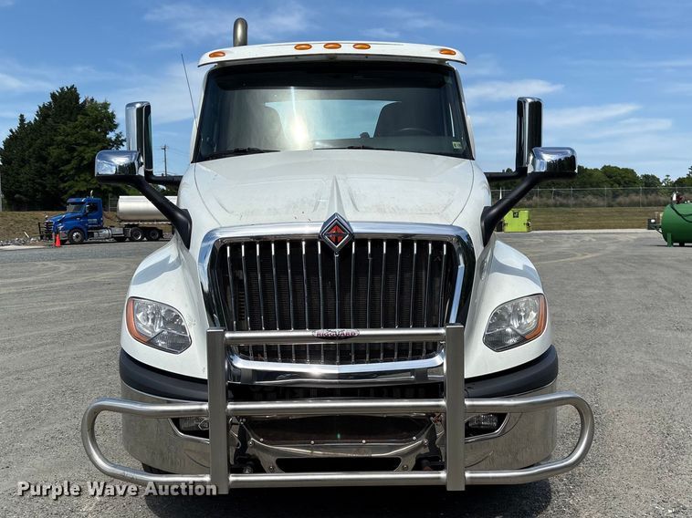 image for item EF1150 2018 International LT625 semi truck