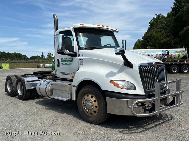 image for item EF1150 2018 International LT625 semi truck