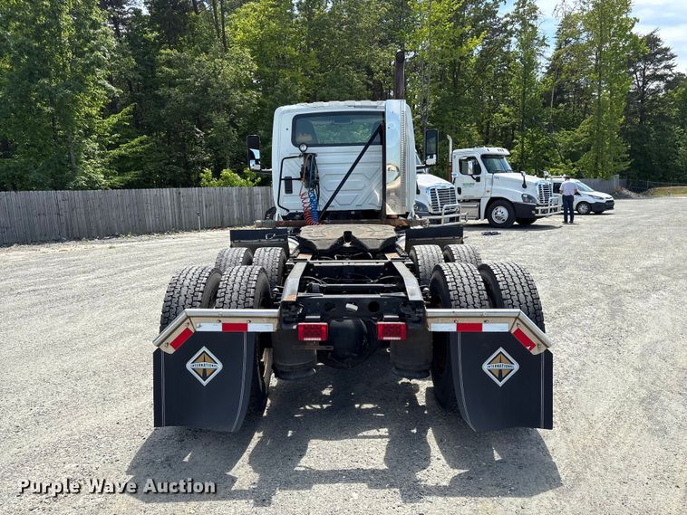 image for item EF1150 2018 International LT625 semi truck