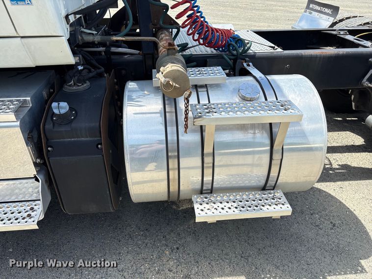 image for item EF1150 2018 International LT625 semi truck