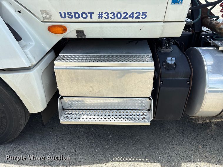 image for item EF1150 2018 International LT625 semi truck