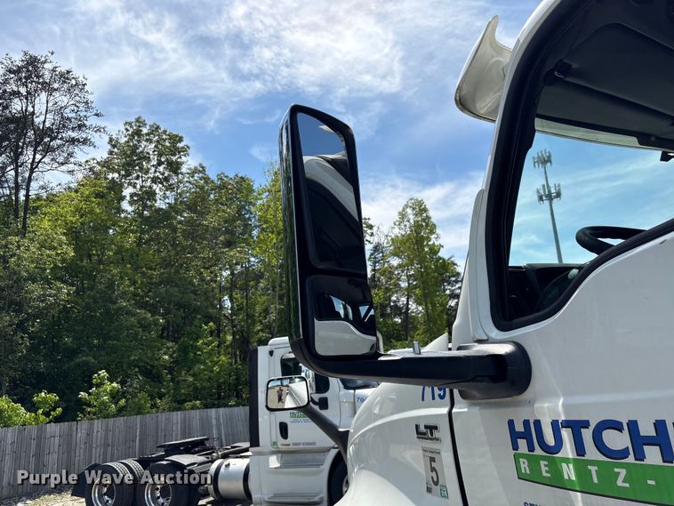 image for item EF1150 2018 International LT625 semi truck