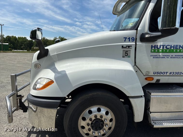image for item EF1150 2018 International LT625 semi truck
