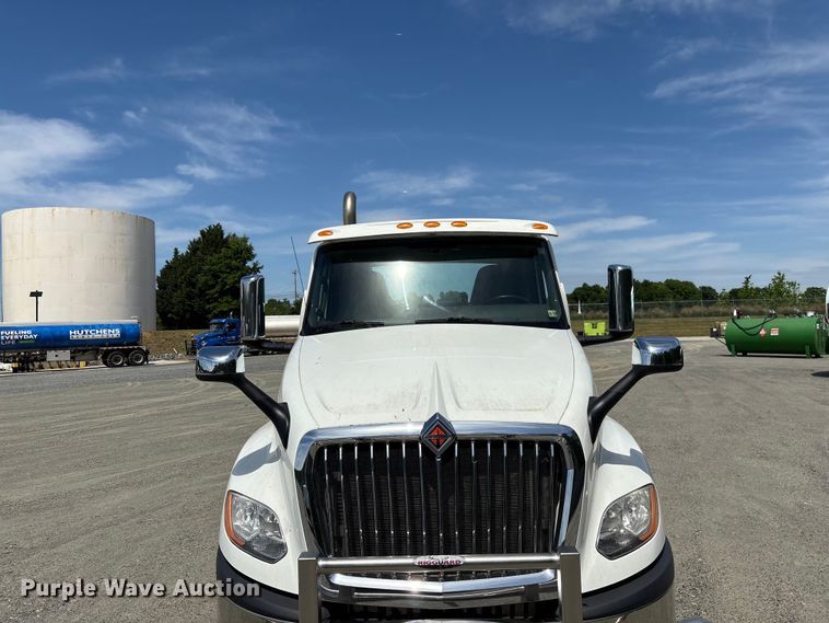 image for item EF1150 2018 International LT625 semi truck