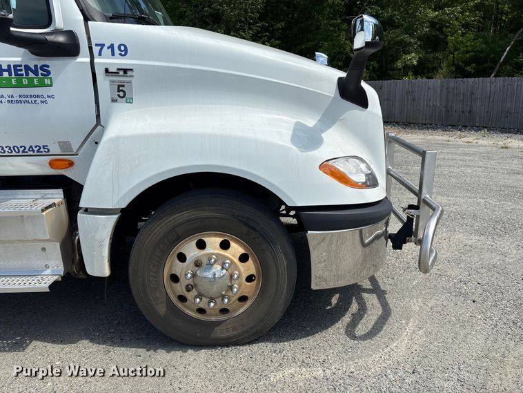 image for item EF1150 2018 International LT625 semi truck