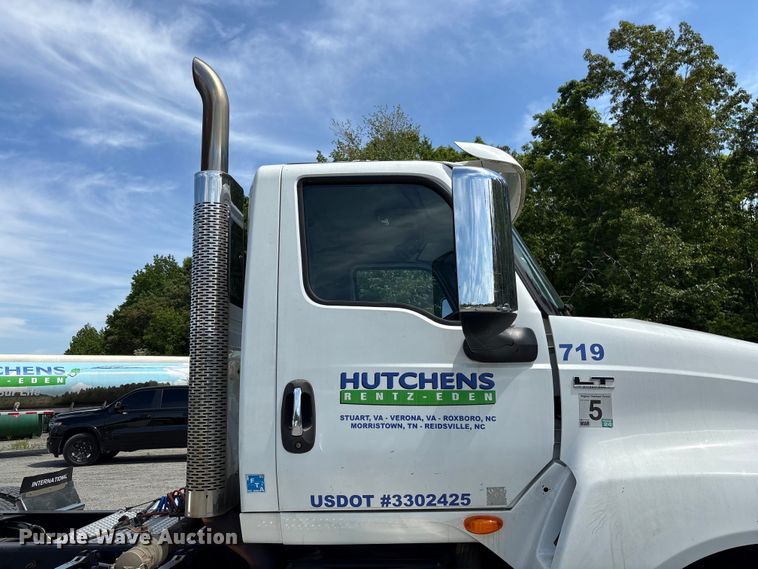 image for item EF1150 2018 International LT625 semi truck