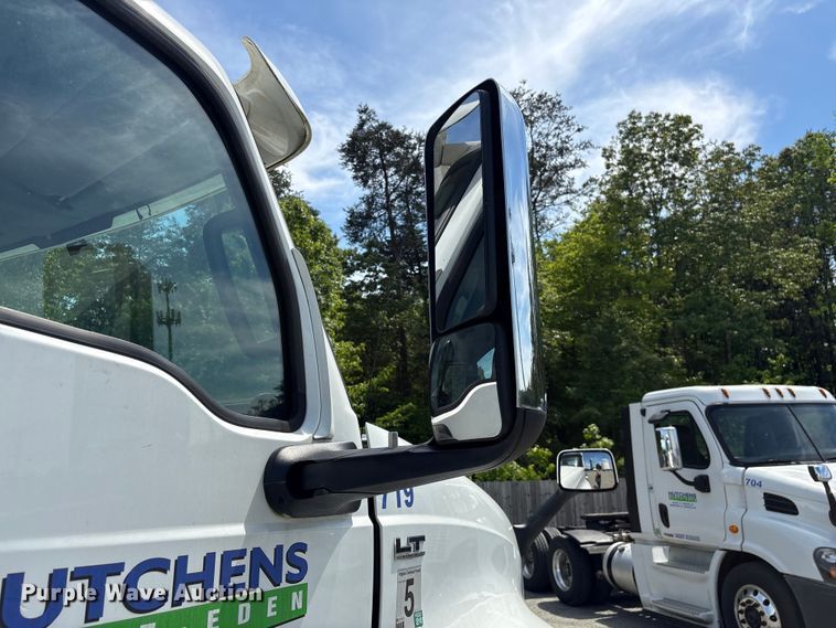 image for item EF1150 2018 International LT625 semi truck