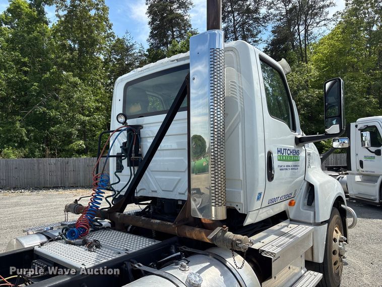 image for item EF1150 2018 International LT625 semi truck