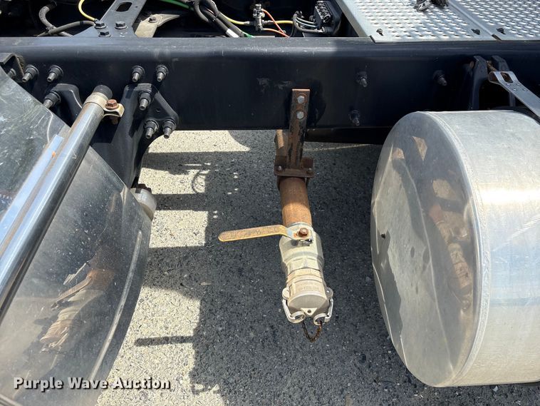 image for item EF1150 2018 International LT625 semi truck